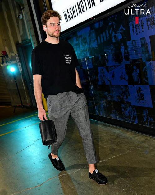 瓜哥今日穿搭图片,街头潮流穿搭解析